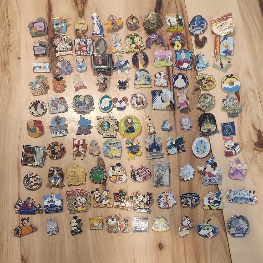 100 Disney Trading Pins - Mixed Character Assortment